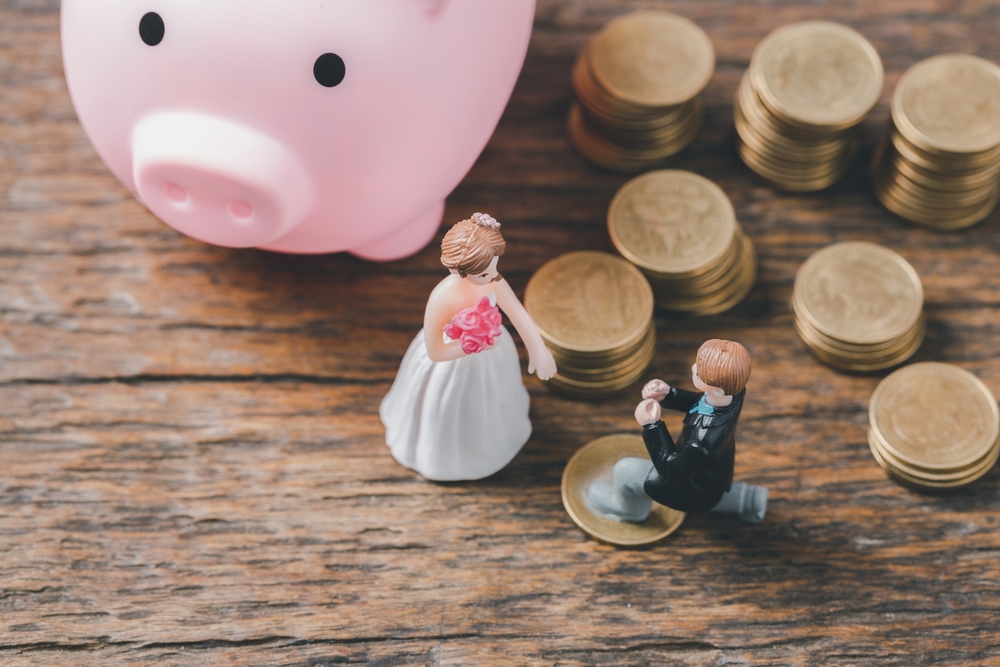 男性が結婚に備えて貯金している金額や結婚に必要な費用を解説